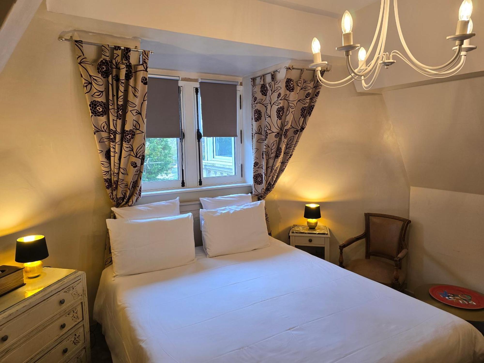 Le Castel Guesthouse Байе Экстерьер фото